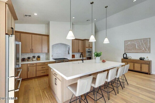 Building Photo - 6050 E Hollyhock St