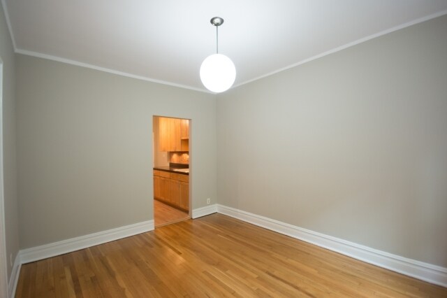 Building Photo - 539 W Brompton Ave