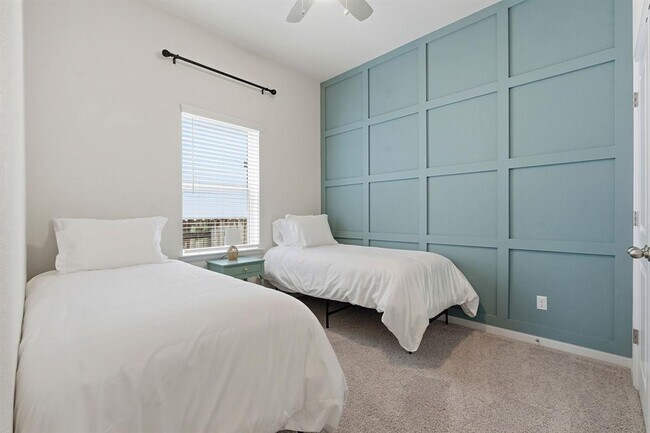 Building Photo - 823 Hazy Hills Loop