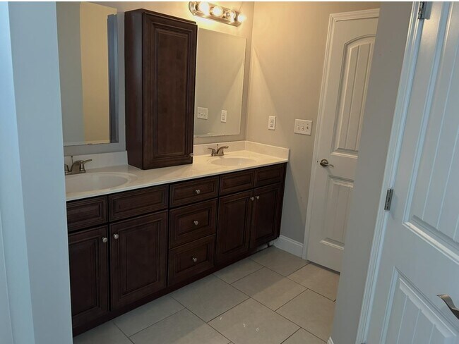 Building Photo - 1834 Fairwinds Dr