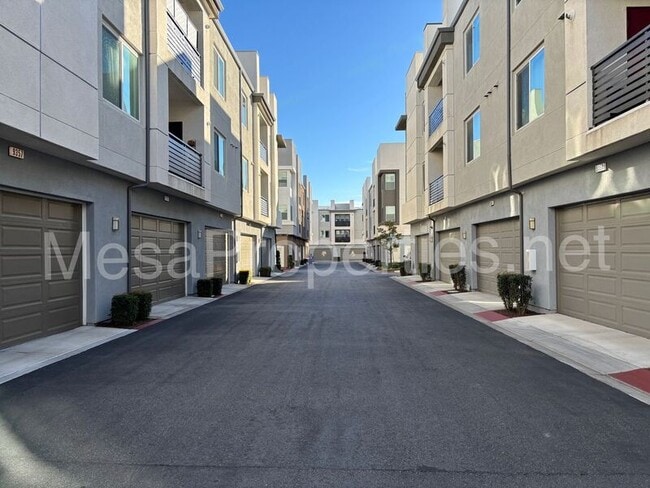 Building Photo - 9352 Solaire Pl