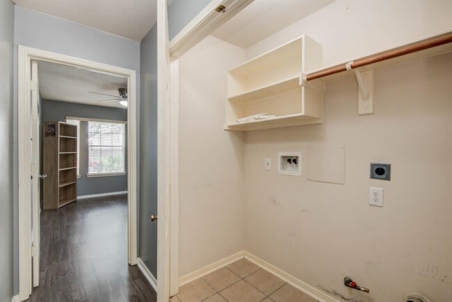 Building Photo - 6114 Winter Oak St