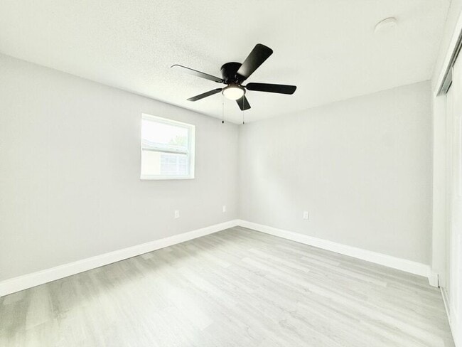 Building Photo - 3250 Coldwell Dr