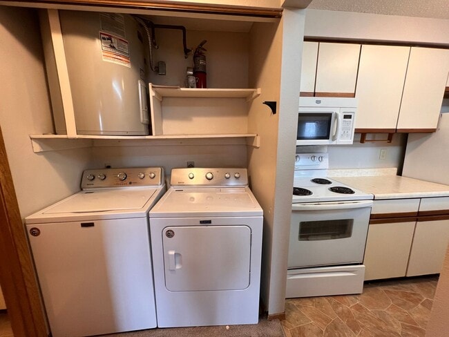 Building Photo - 2 BR 1ba on Benton Dr - Ready August 1st