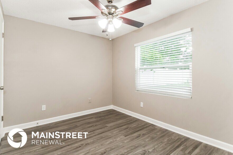 Building Photo - 2091 Luana Dr E