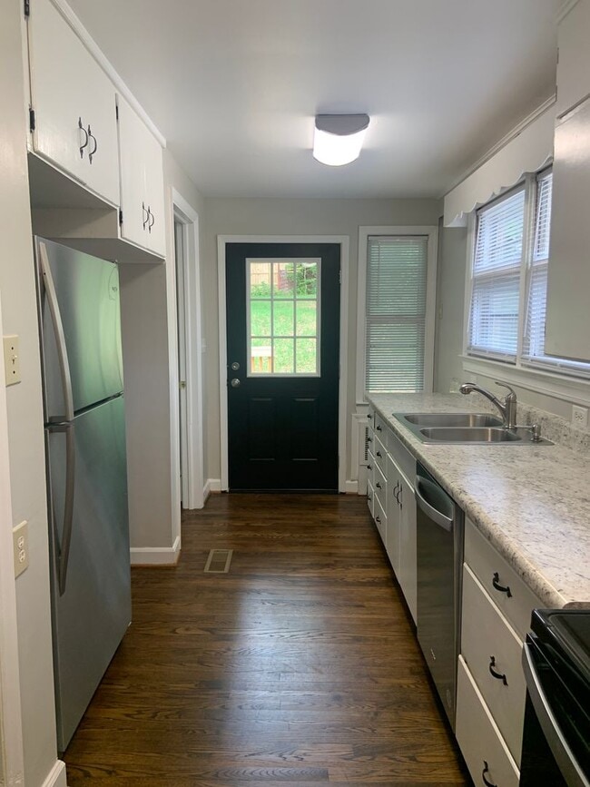 Building Photo - Kirkwood 2 BR convenient to shopping