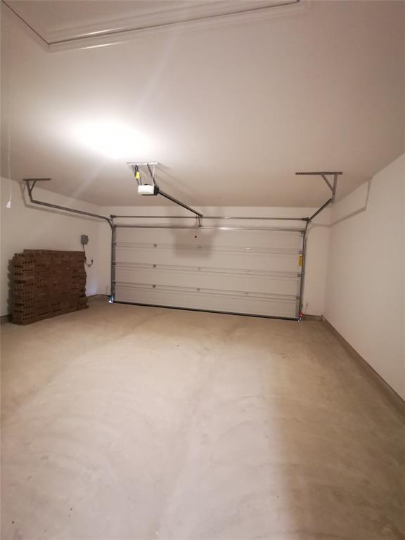 Building Photo - 101 Red Buckeye St