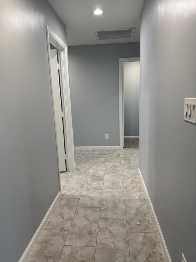 Building Photo - 6843 E Loma Land Dr