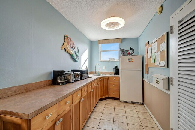 Building Photo - 1810 New Palm Way