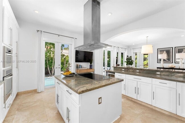 Building Photo - 2143 N Bay Rd