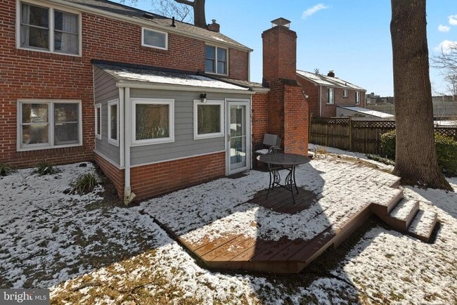 Building Photo - 1611 Ballard St