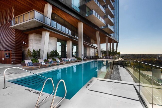 Building Photo - 70 Rainey St