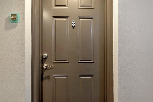 Building Photo - 2421 NE 65th St