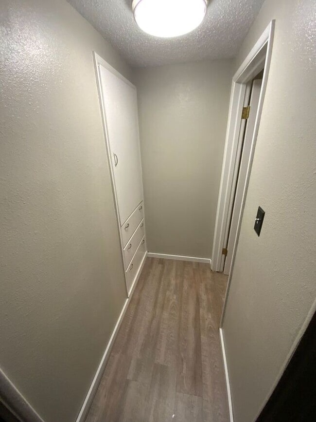 Building Photo - NOVEMBER FREEE South Tacoma 1bdr w/ separt...