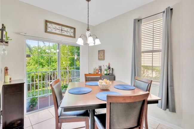 Building Photo - Great Townhouse in Gated Community