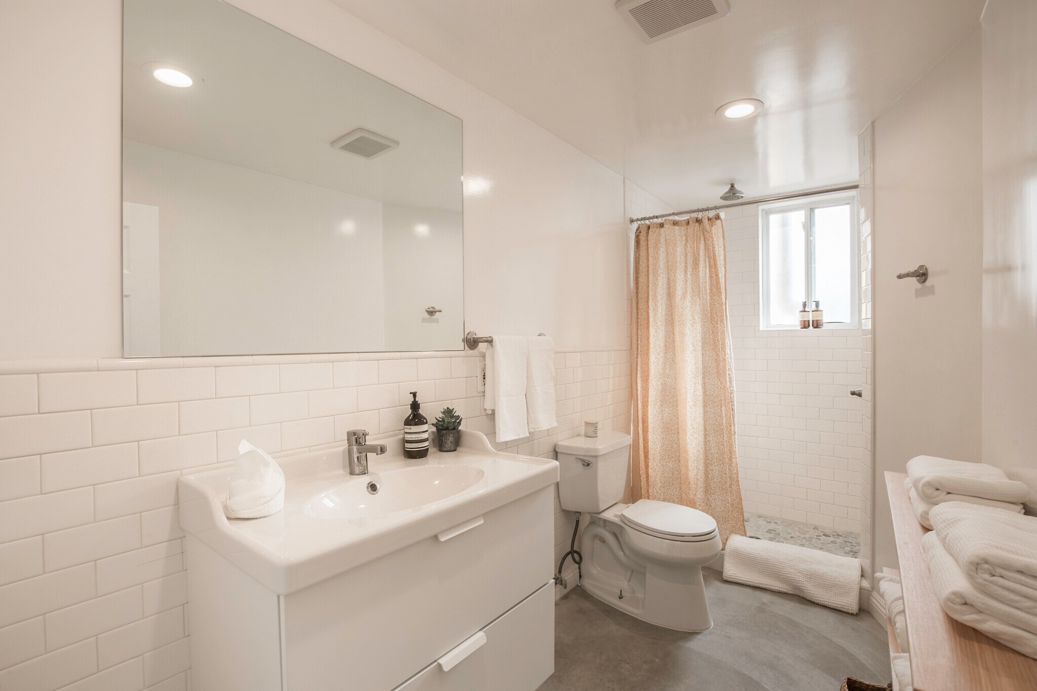 Bathroom 4 - 718 Vernon Ave