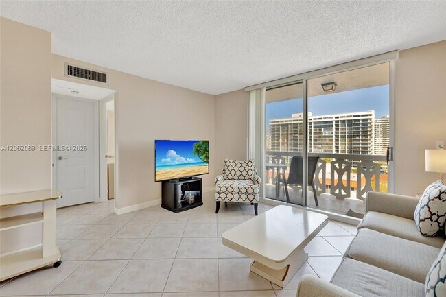 Building Photo - 3113 S Ocean Dr