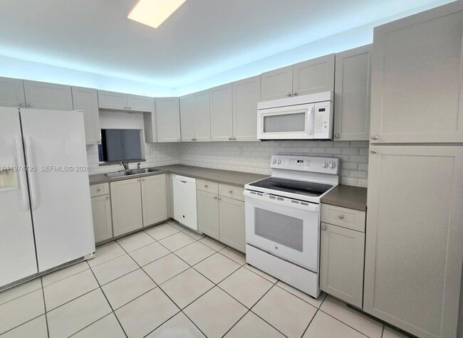 Building Photo - 15081 SW 127th Ct