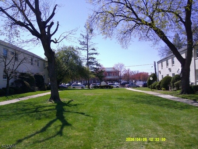 Building Photo - 7 Bashford Ave