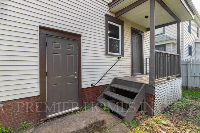 Building Photo - 3 Bedroom Home with Large Front Porch – $1,495/mo