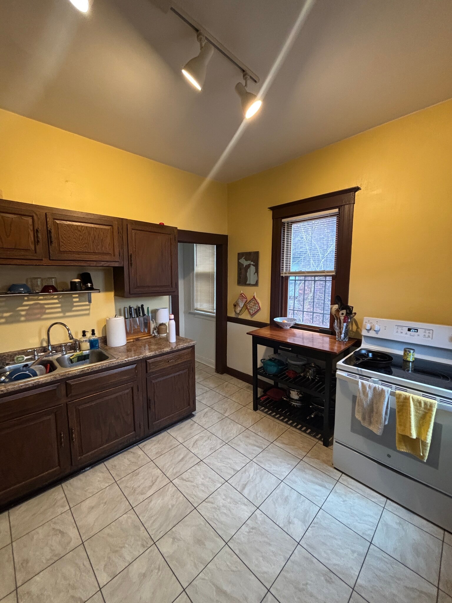 Building Photo - 4431 Commonwealth St