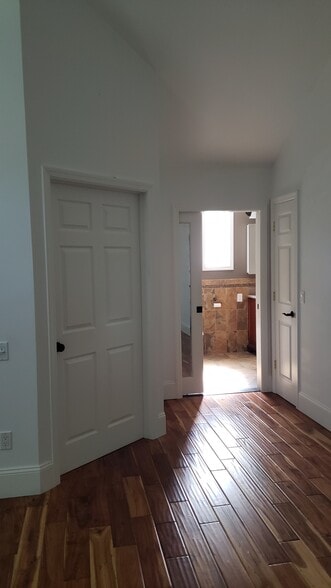 Building Photo - 275 Dayton Ave