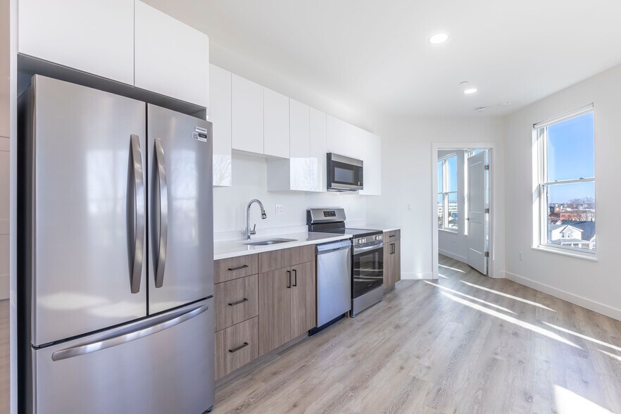 Building Photo - 319 Broadway