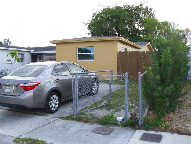 Building Photo - 2 bedroom in MIami Gardens FL 33056