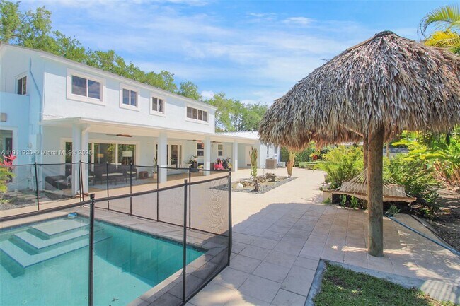 Building Photo - 6900 SW 104th St