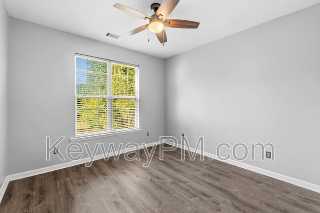 Building Photo - 3011 Old Lodge Rd