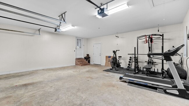 Building Photo - 1210 Auxford Ave