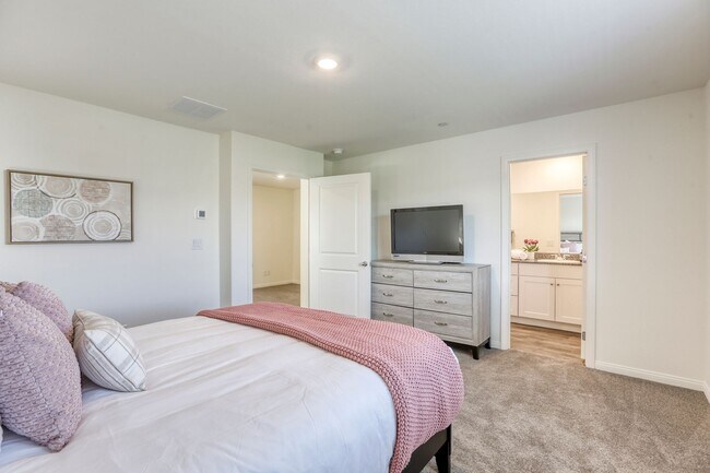 Building Photo - Furnished Henderson 3BR w/ Community Pool & fitness center