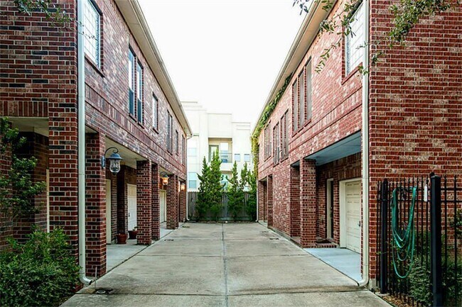 Building Photo - 3412 Honsinger St
