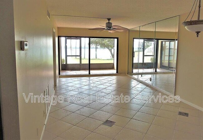 Building Photo - 6291 Bahia Del Mar Cir