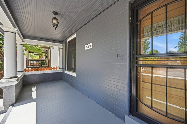 Building Photo - $2,895.95, with $200 Off Cleaning Voucher, 3 Beds - 2 Bath, Single Family Home in Denver with Was...