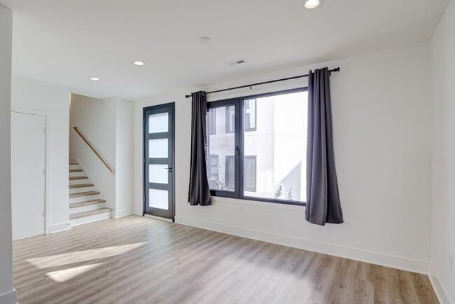 Building Photo - Luxury 3 Bed Townhome in Durham RTP