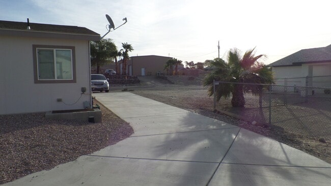 Building Photo - WINTER RENTAL -- 3 Bedroom 2 Bath Home