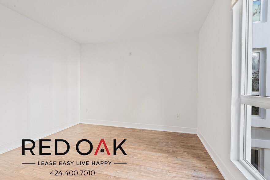 Building Photo - 1168 S Barrington Ave