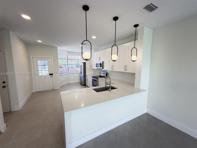 Building Photo - 20951 Vía Oleander