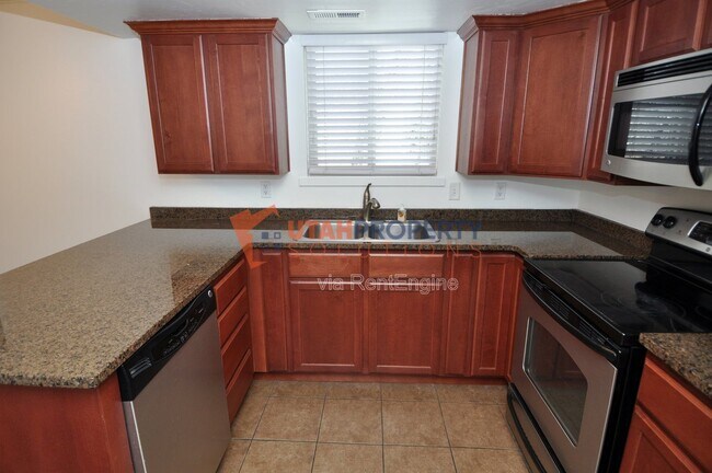 Building Photo - 887 Cedar Pine Ct