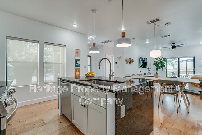 Building Photo - 211 Gibson