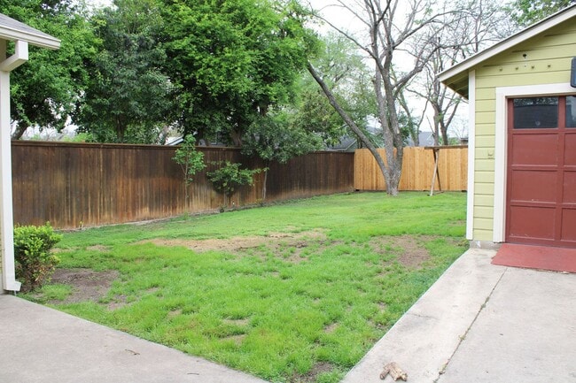 Building Photo - QUINTESSENTIAL ALAMO HEIGHTS COTTAGE