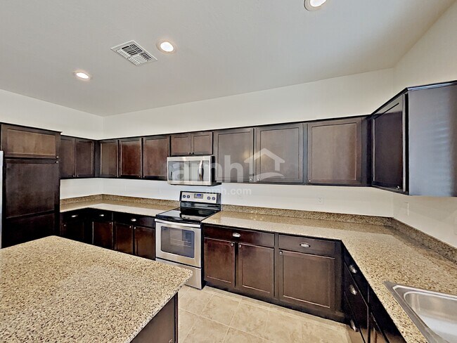 Building Photo - 3453 N Almar