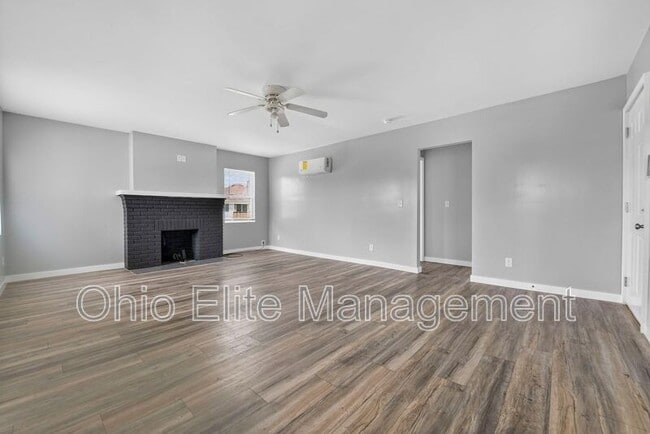 Building Photo - 1094 Oakwood Ave