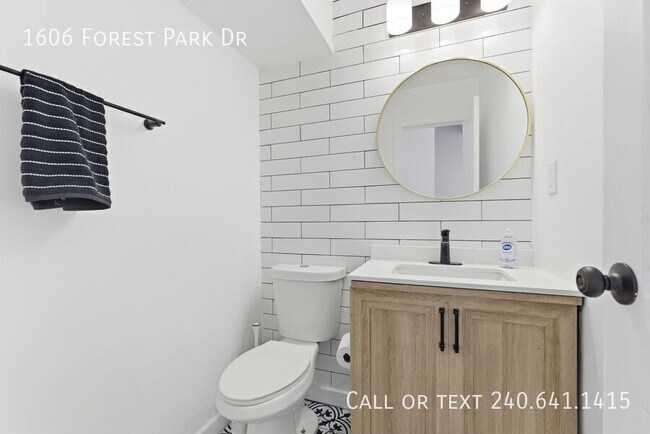 Building Photo - 1606 Forest Park Dr