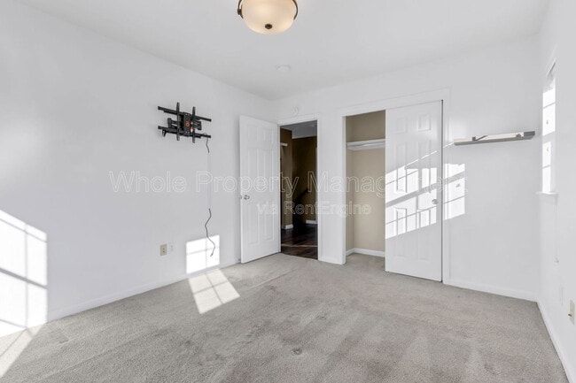 Building Photo - 2933 Central Park Blvd