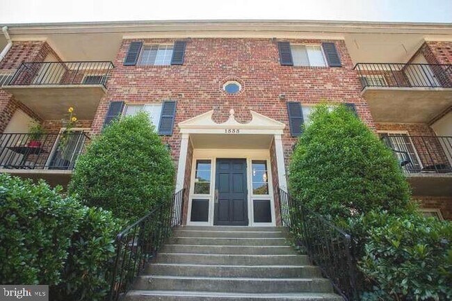 Building Photo - 1533 Colonial Dr