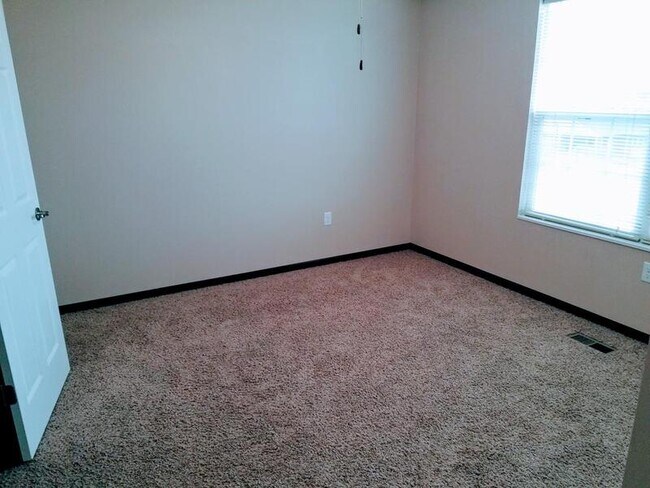 Building Photo - 1305 S G Ave, Unit 32