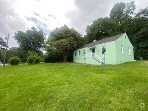 Building Photo - **AVAILABLE NOW**3 Bedroom / 1 Bathroom Ho...
