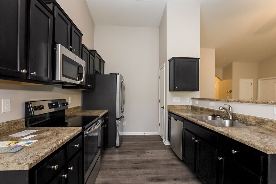 Building Photo - 1230 Doby Springs Dr